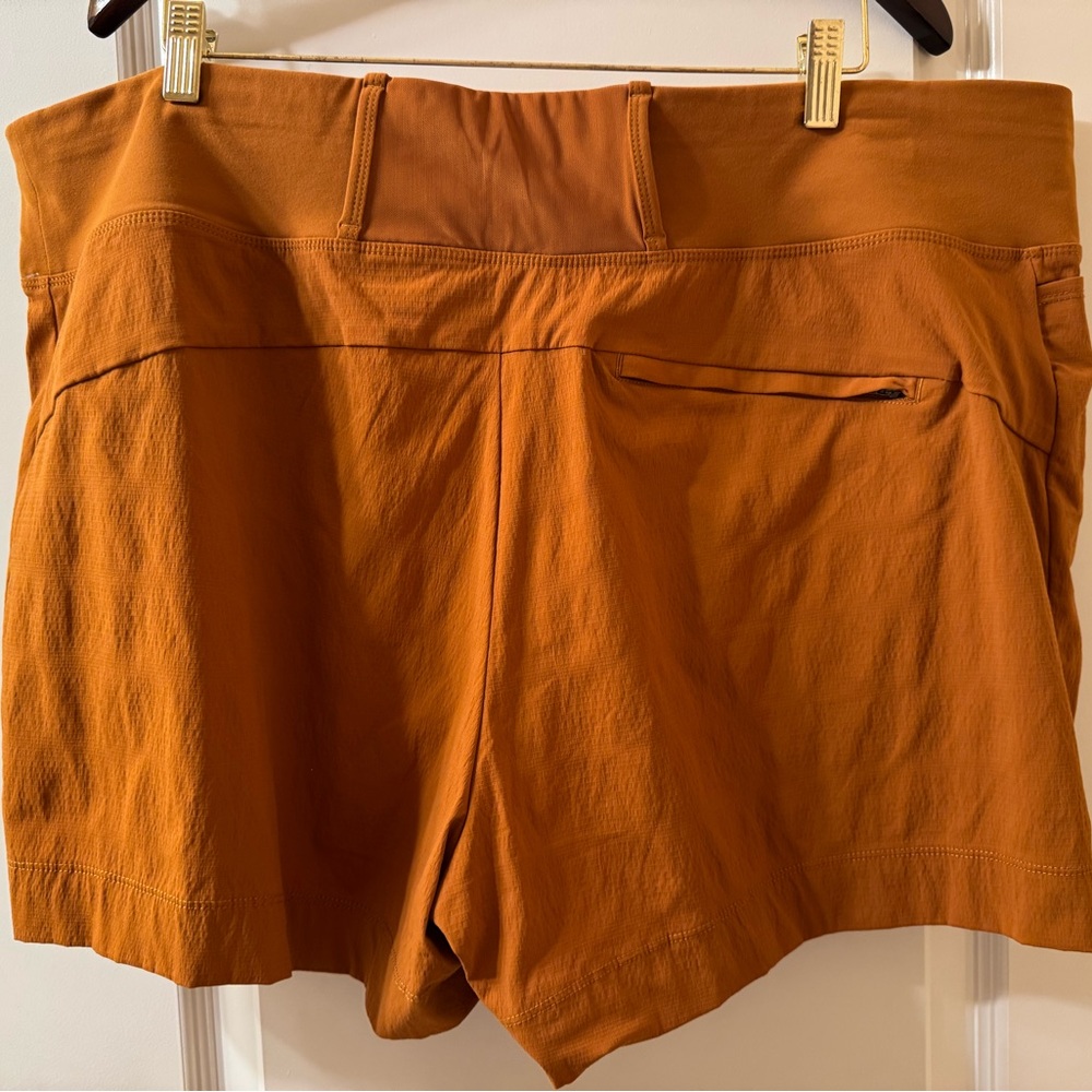 NWT Athleta Women's Athletic Shorts in Rich Orange - Picture 5 of 10